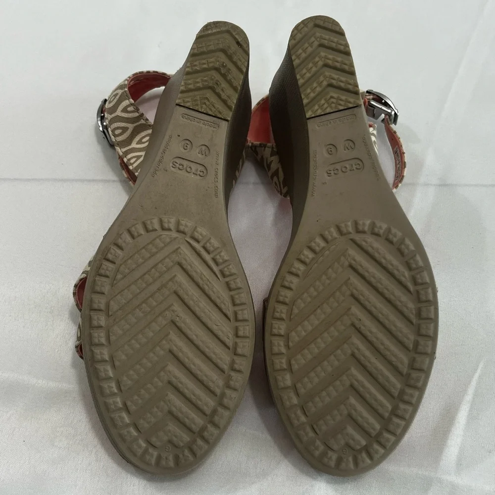 CROCS Leigh Platform Wedge Sandals Wom 9 Stucco/Tumbleweed